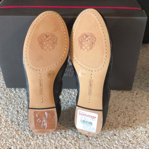 Adorable Vincent Camuto Black Flat with Stud Strap - Picture 4 of 5